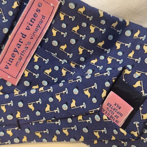 Vineyard Vines golf tie - Picture 2 of 3